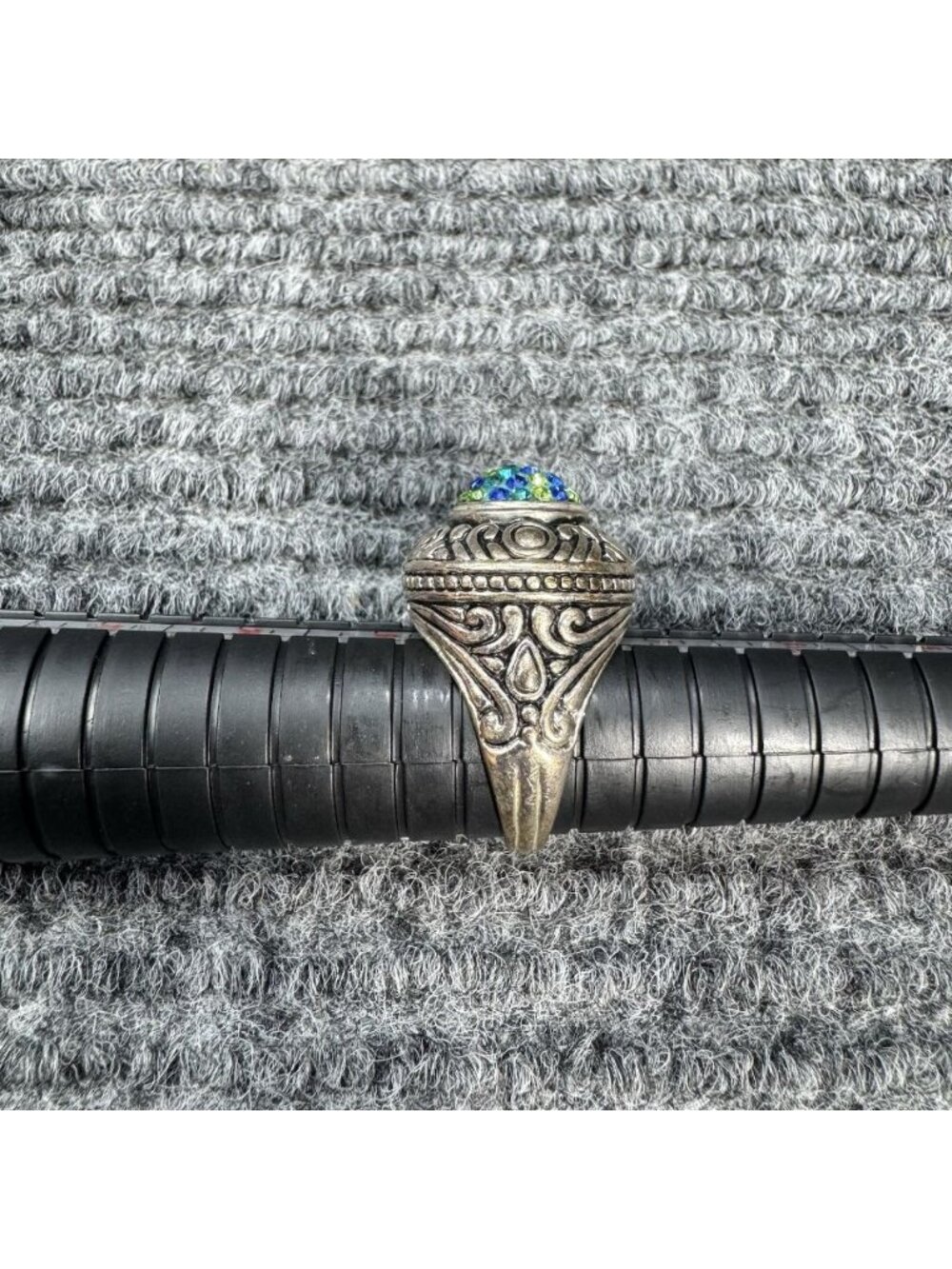 Vintage Cluster Rhinestone Statement Ring Size 8 Blue Green Filigree Cocktail - Picture 5 of 8
